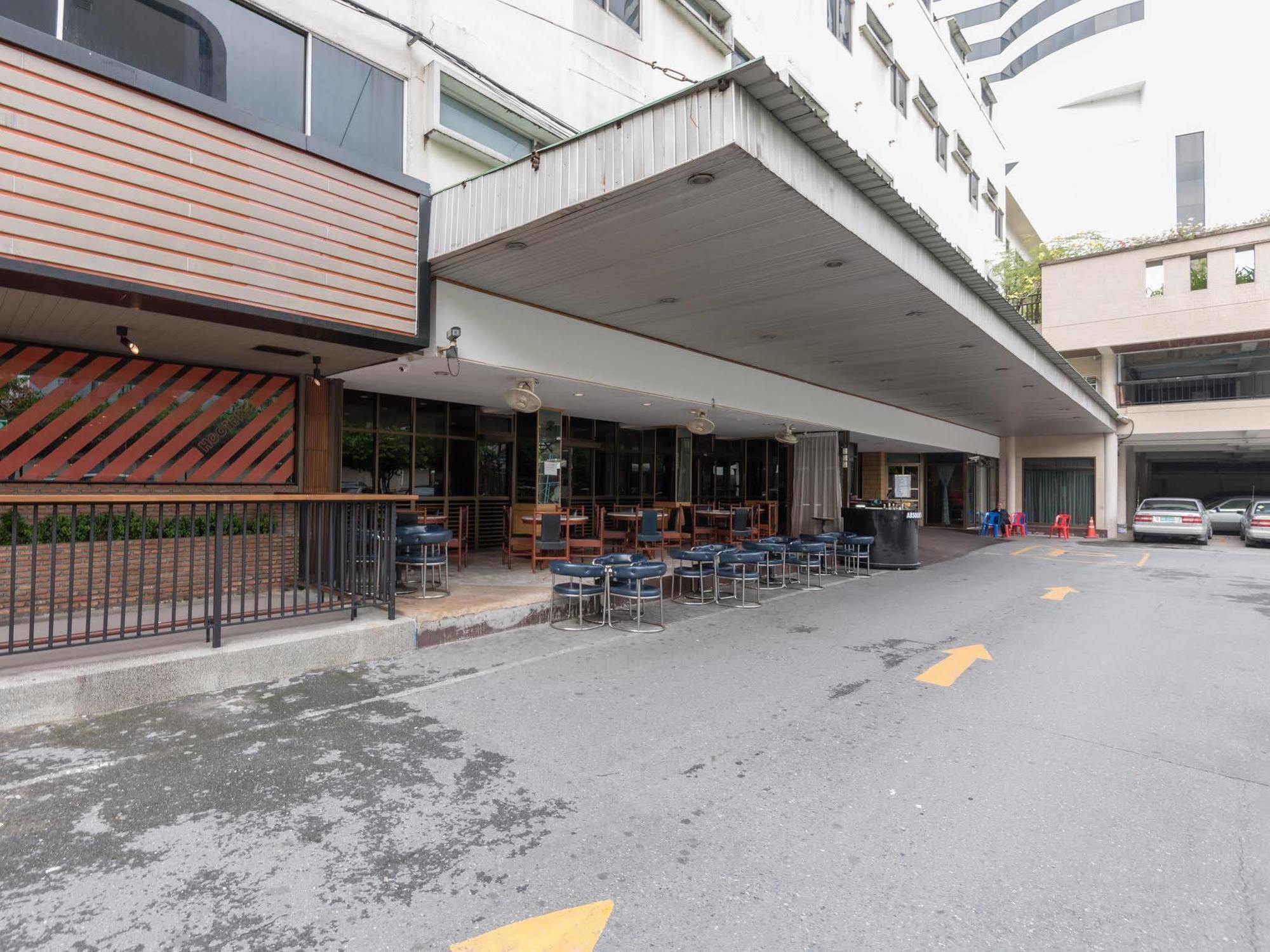 Nana Hotel Bangkok Buitenkant foto