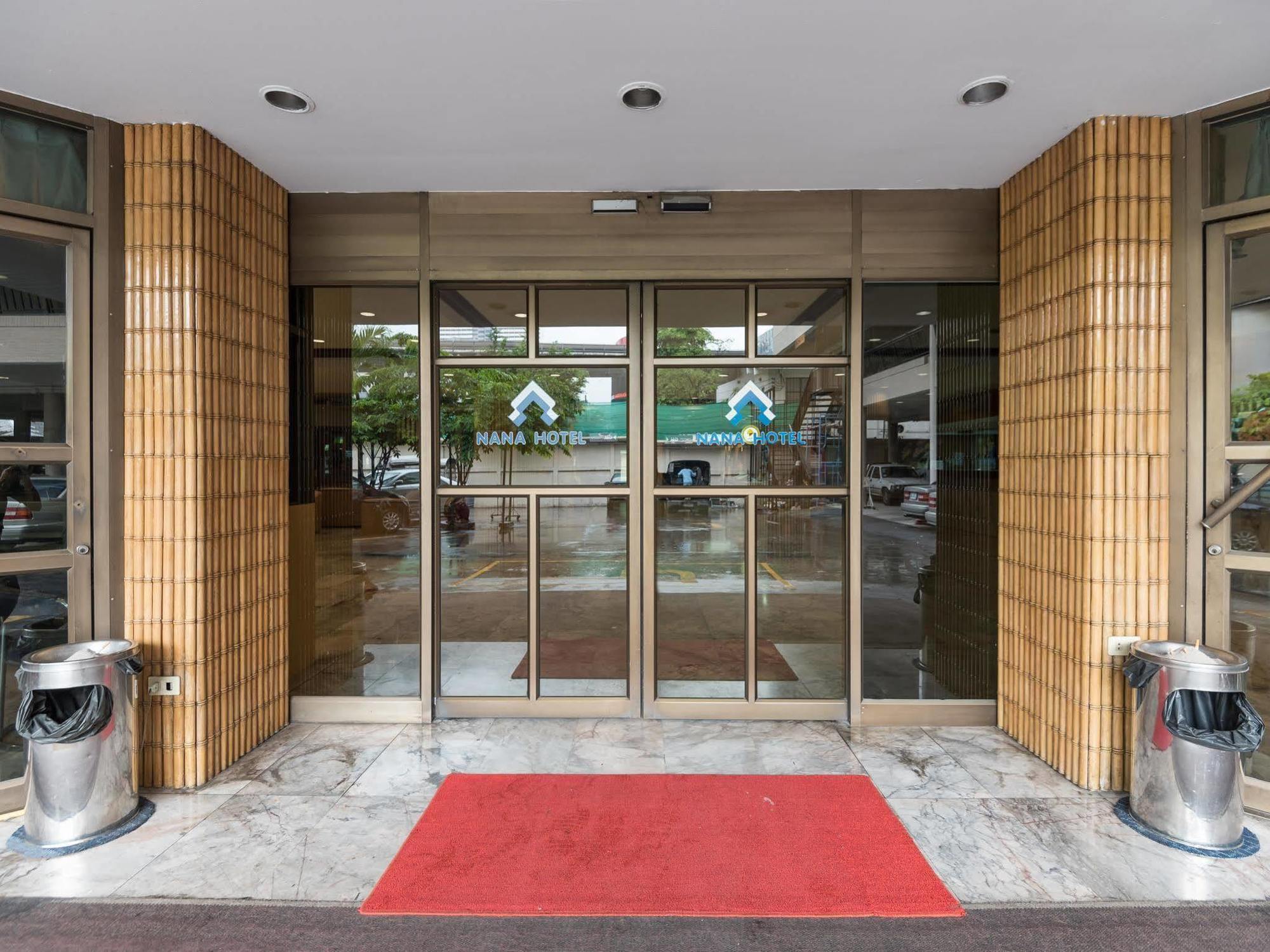 Nana Hotel Bangkok Buitenkant foto