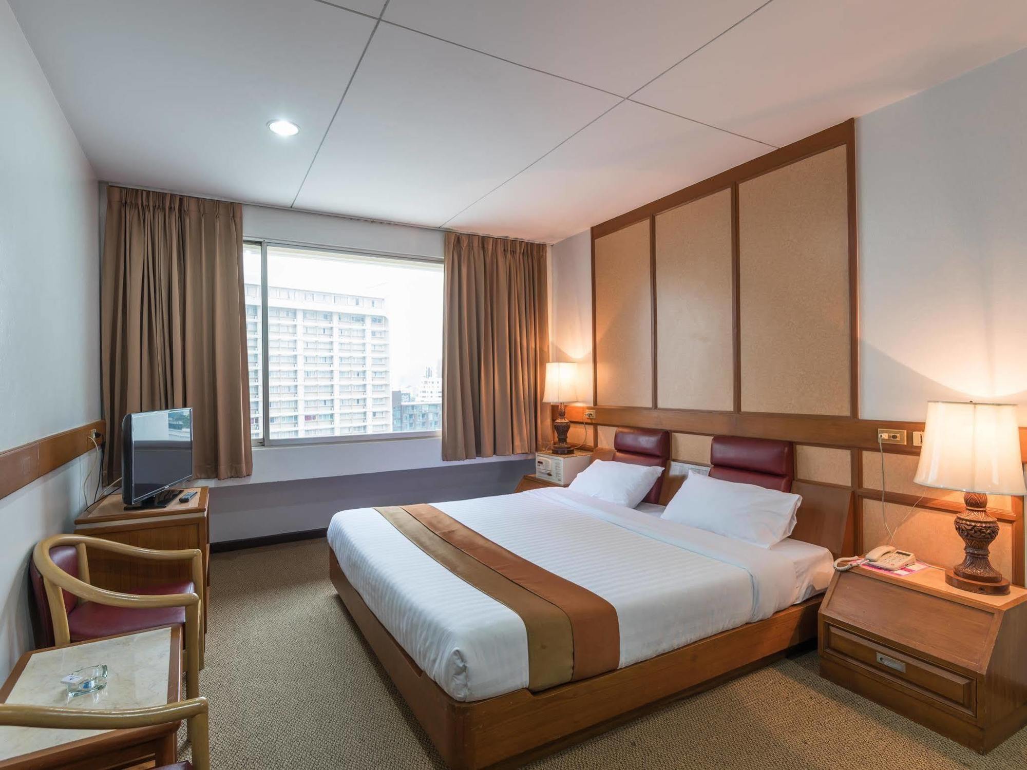 Nana Hotel Bangkok Buitenkant foto